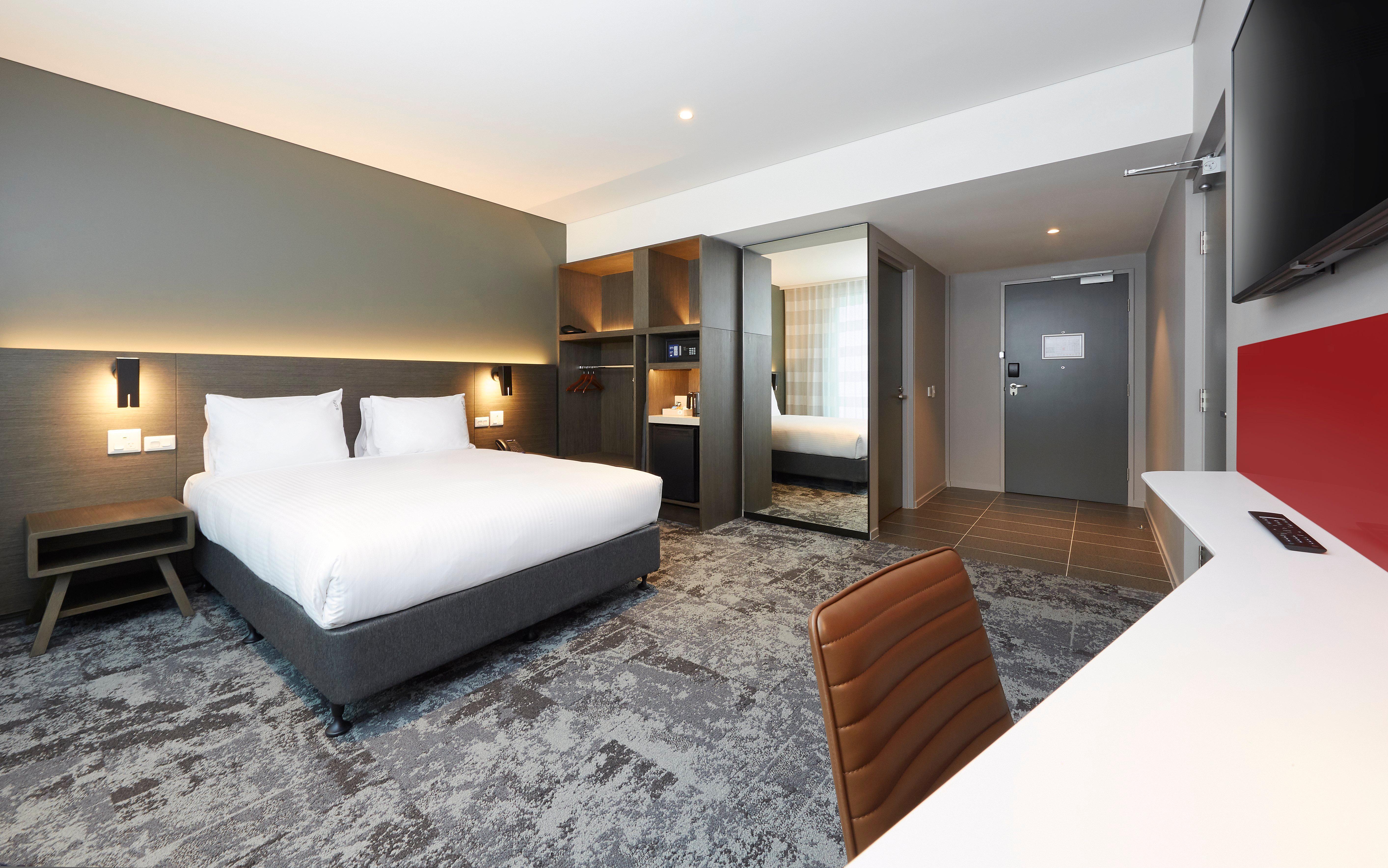 Holiday Inn Express Melbourne Southbank By Ihg Exterior photo